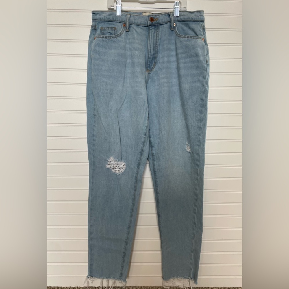 Universal Thread distressed Boyfriend women’s jeans size 2/26R light denim